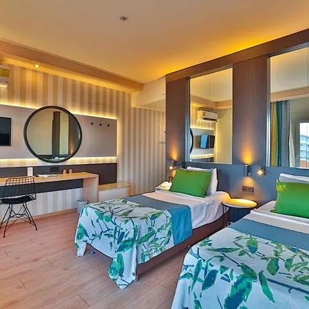 Crystal Land Of Paradise Resort *